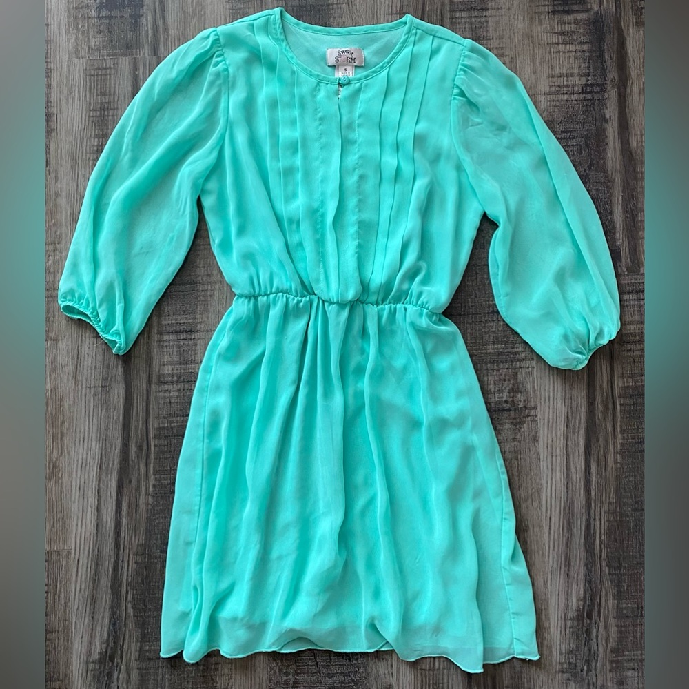 Mint green dress with puffy sleeves